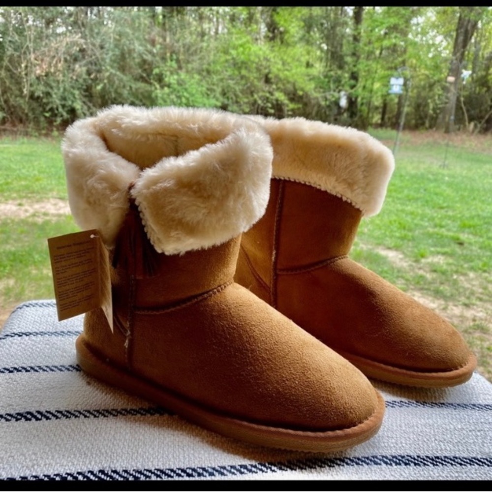 Suede V-Tassel boots